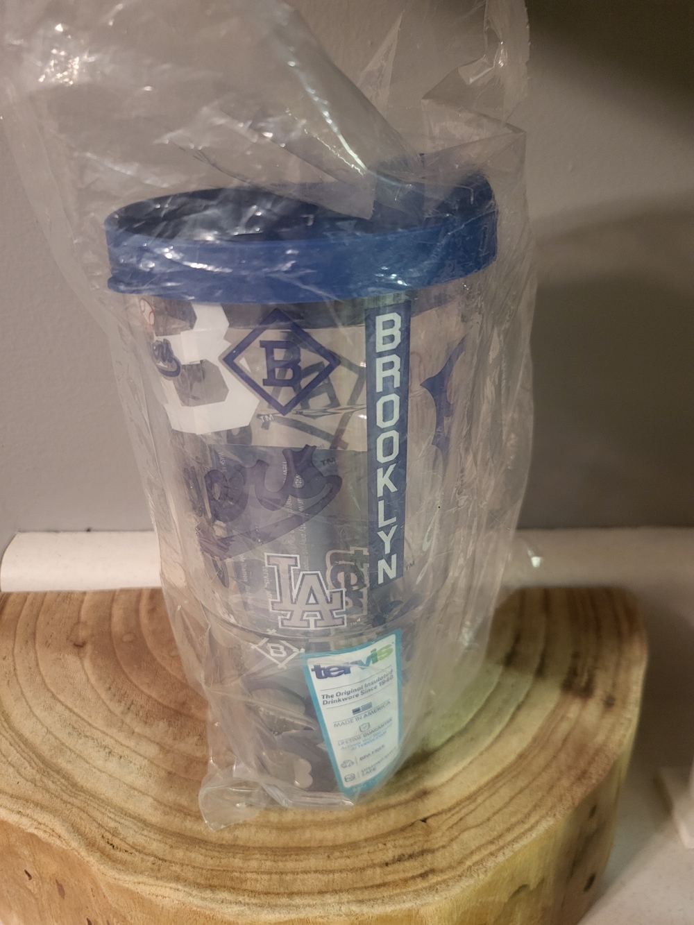 New LOS ANGELES DODGERS, 24oz DOUBLE WALL, TUMBLER FROM TERVIS WITH LID